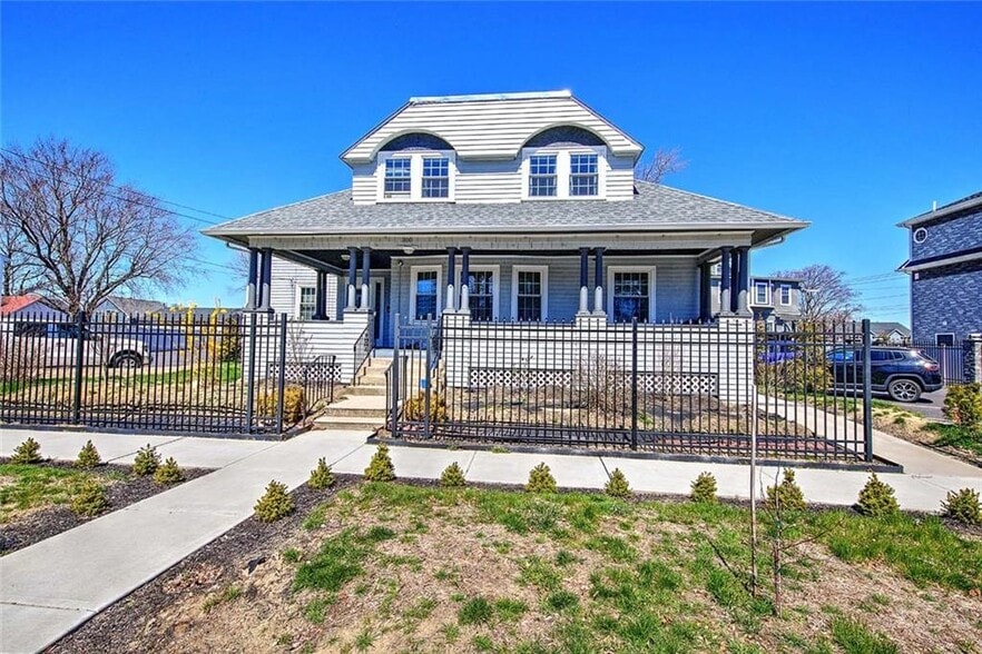300 Farmington Ave
