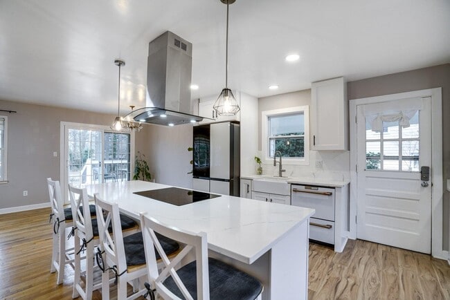 Photo - 8722 Falkstone Ln