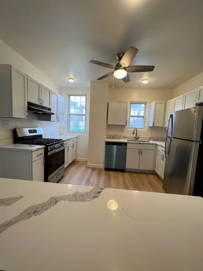 Newly renovated spacious 4 bedroom home in... - Newly renovated spacious 4 bedroom home in...