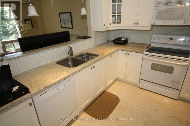 Photo - 70 English Ivyway
