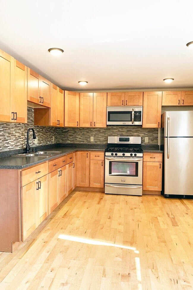 Photo - 152 North St Unit APT A