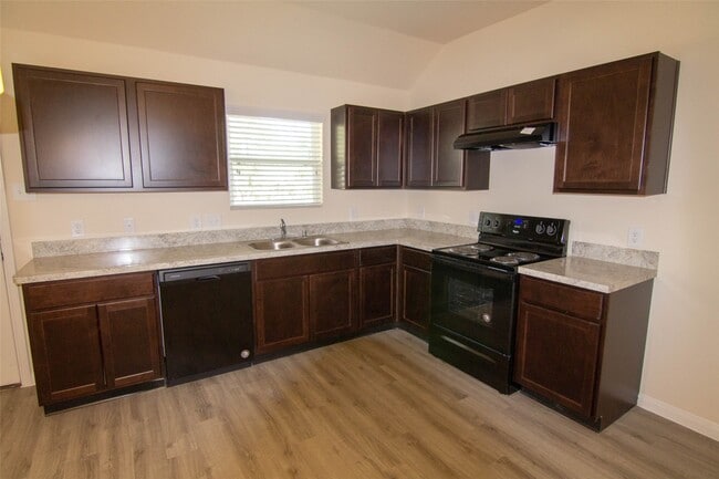 301 N Meadows Dr