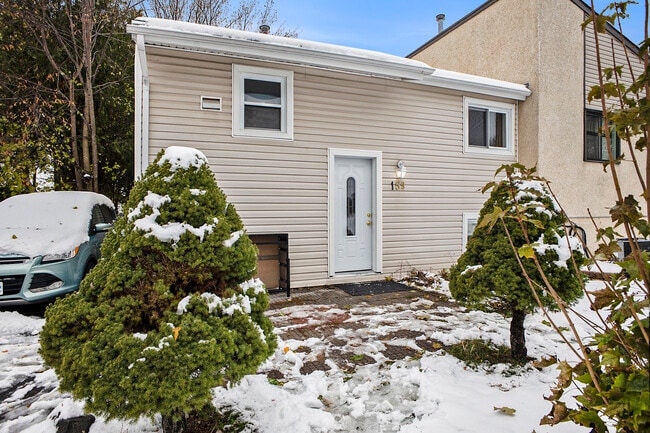Building Photo - 159 Castlefrank Rd