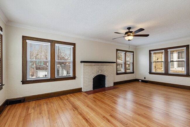 124 S Chicago Ave