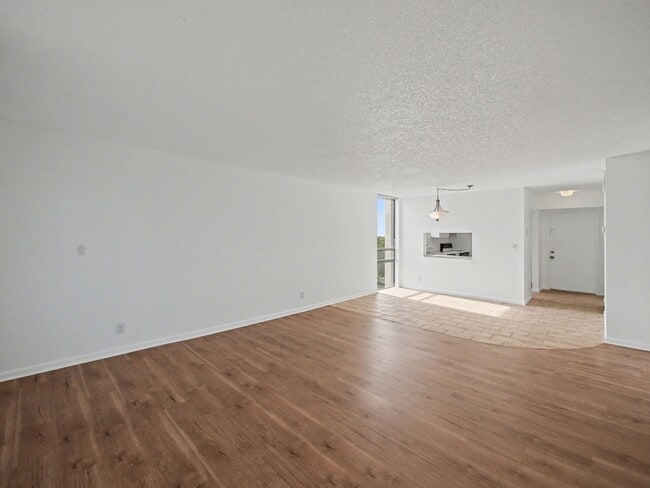 Photo - 4800 Bayview Dr Unit 606