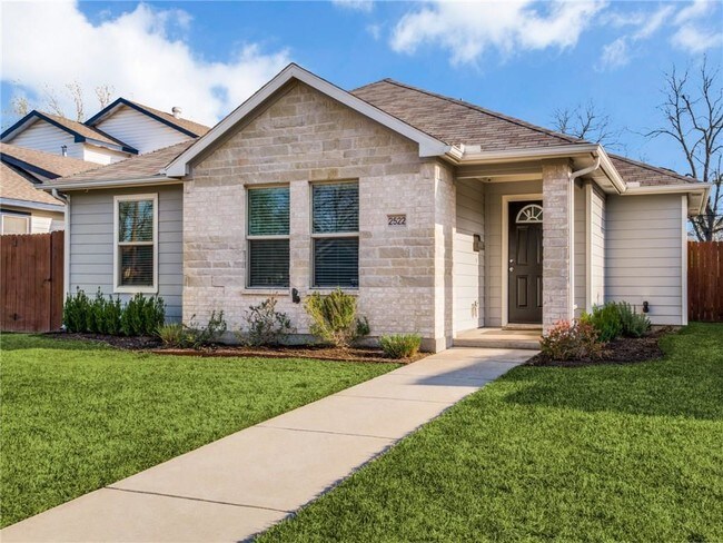 Apartments For Rent In 75211 Dallas Tx Forrent Photo 2522 Kingston St