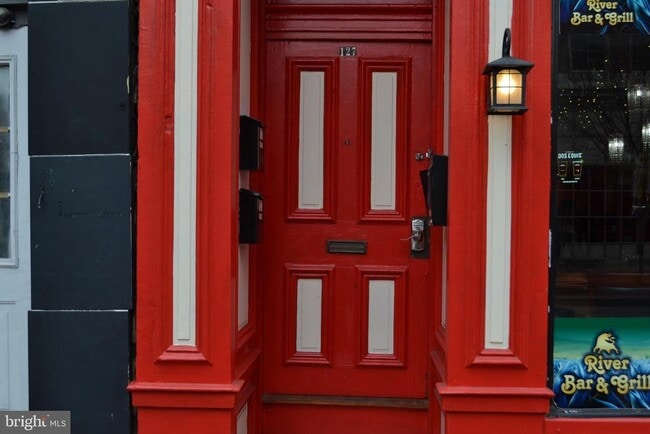 Building Photo - 127 N Market St Unit ONE