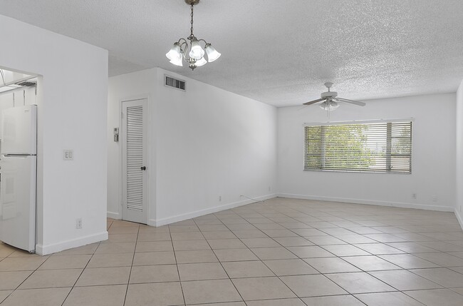 Photo - 5700 NE 22nd Way Unidad 323