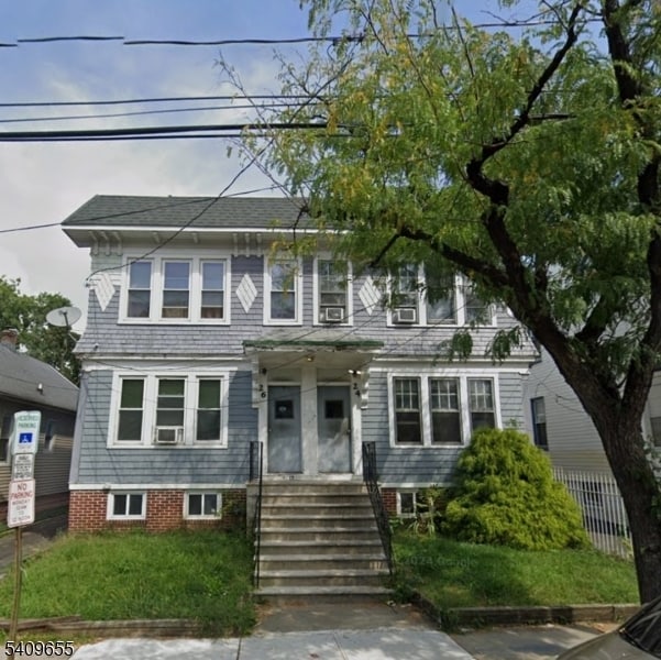 Photo - 24 Welland Ave