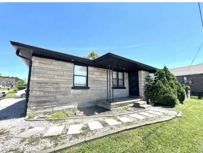 Building Photo - 2153 Maxwell Ave