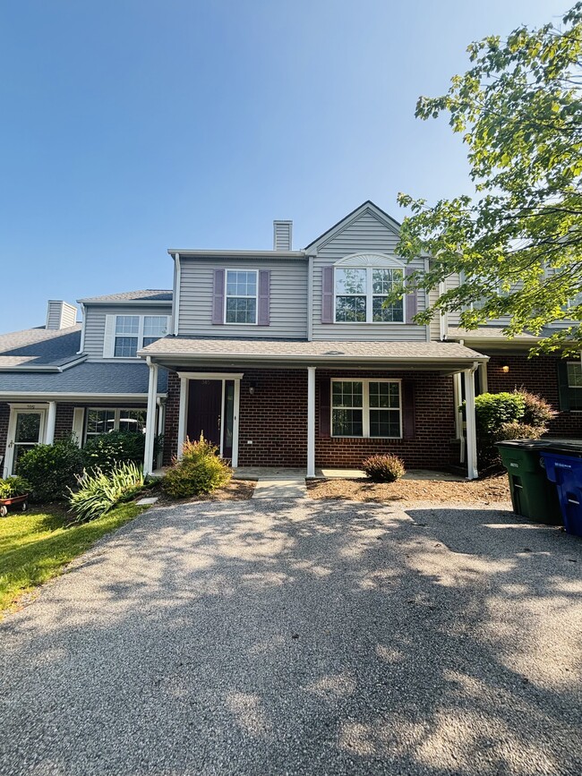 Building Photo - 385 Oaktree Blvd