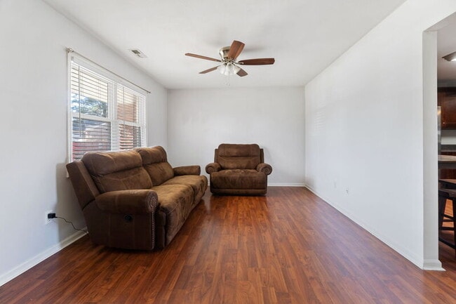 Photo - 1128 Grandy Ct