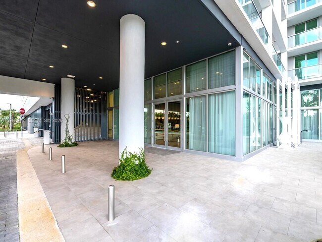 Photo - 2000 Metropica Wy Unit 2305