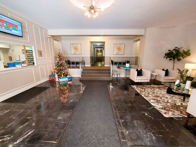 Photo - Furnished Studio Apt. in Dupont Circle. All Utilities Included...Available March 1s! Unidad 211