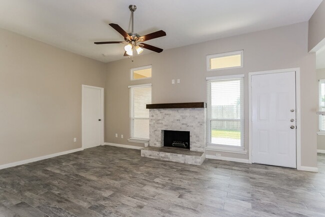 1407 Bayou Glen Dr