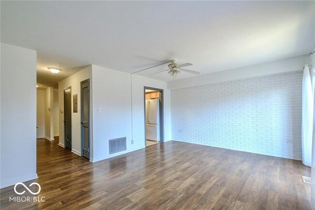 Photo - 8527 Canterbury Square E