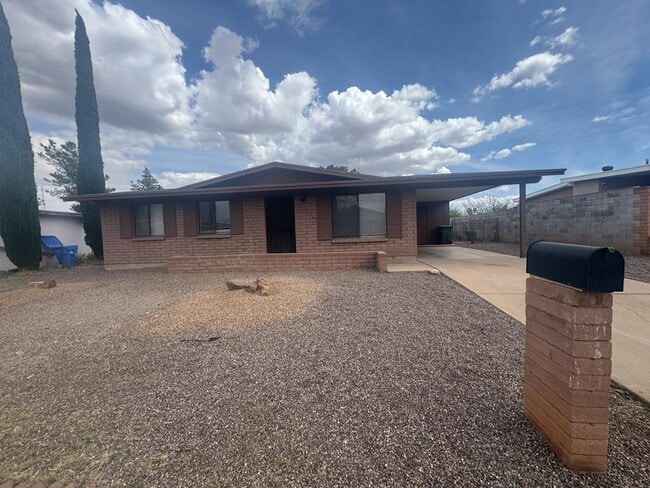 Building Photo - 5056 E Evergreen Dr