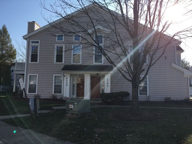 Building Photo - 4702 King John Way Unit 195