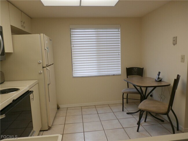 Photo - 11300 Caravel Cir Unit 210