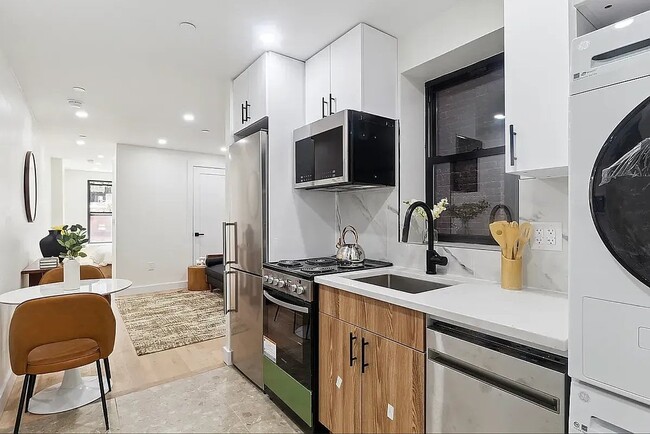 176 Rivington St Unit 3