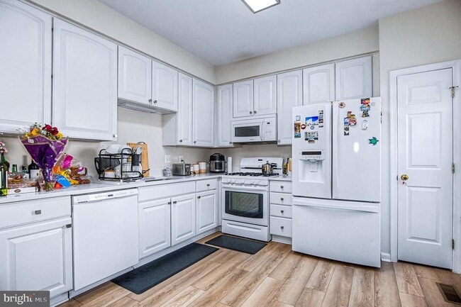 Photo - 10159 Elgin Way