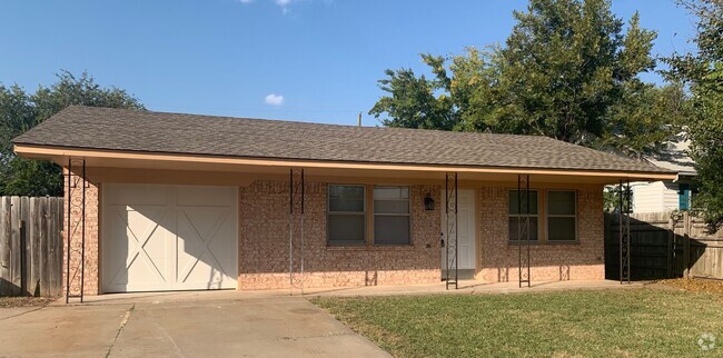 Building Photo - 6505 NW Oak Ave Rental