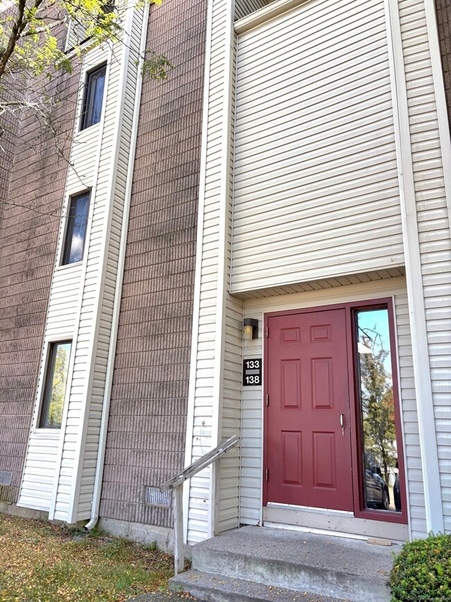 Building Photo - 137 Burgundy Hill Ln Unit 137 Rental
