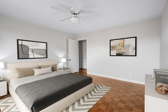 dormitorio - 19425 Van Aken Blvd Unidad 506