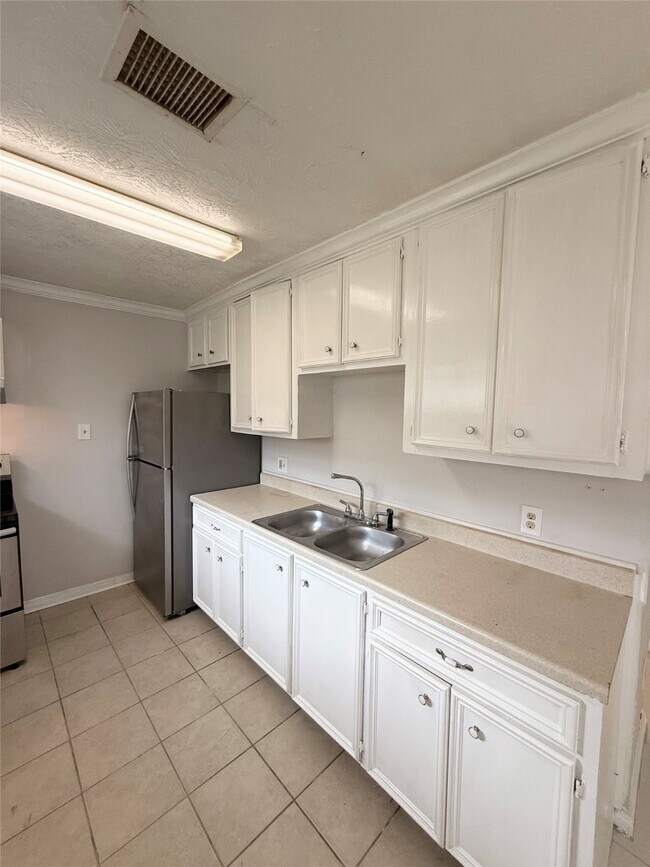 Photo - 3411 Drew St Unit 2