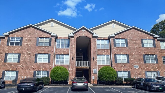 Building Photo - 3710 Cotswold Ave Unit Cotswold Park Condo #P