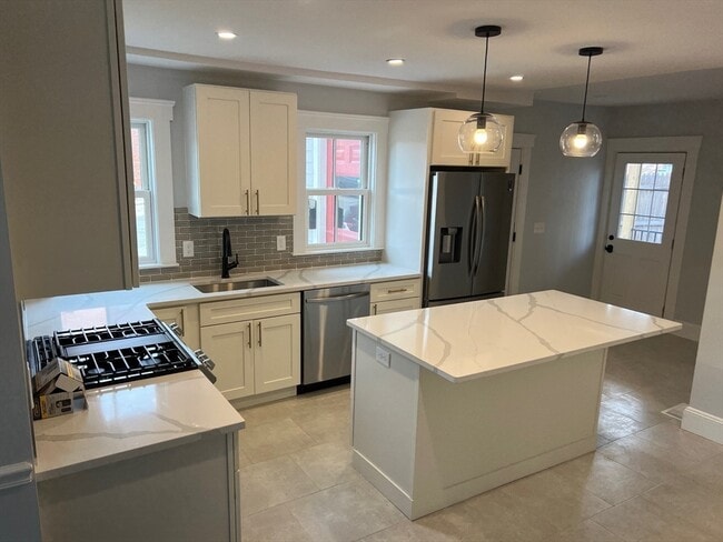 Photo - 79 Robert St Unit 1