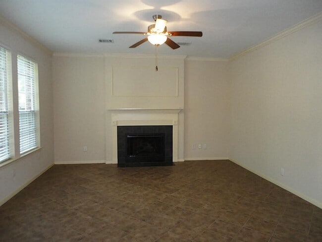 Photo - 231 Needleleaf Ln
