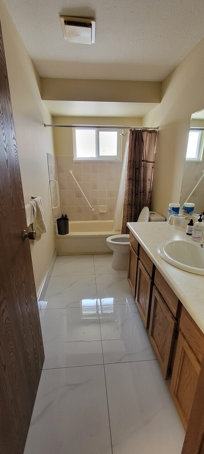Photo - 7552 17th Av