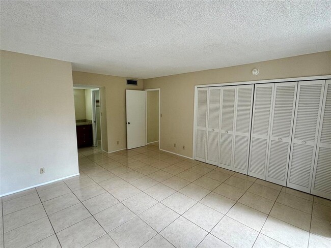 Photo - 2601 S Palm Aire Dr Condo