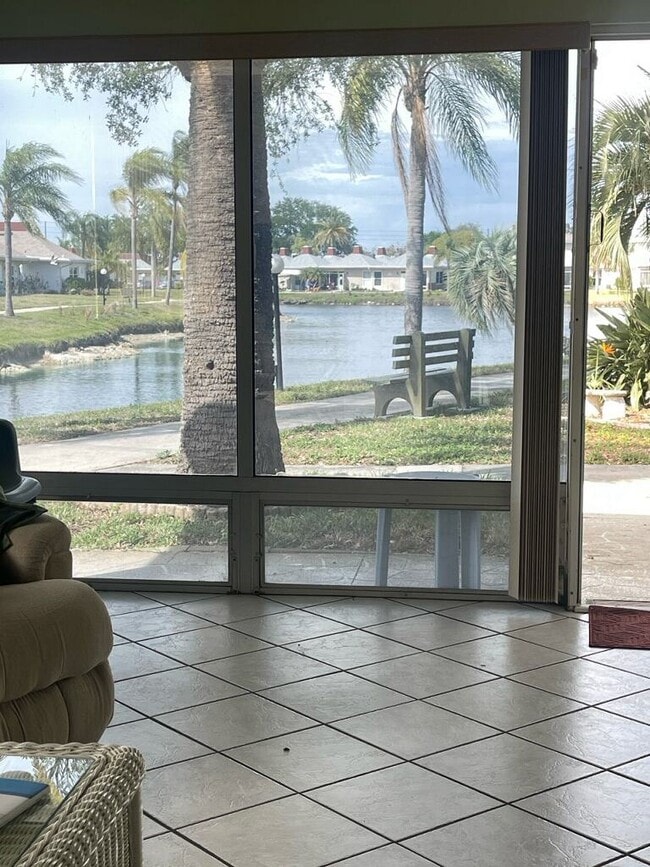 Building Photo - 4326 Tahitian Gardens Cir Unit 14E