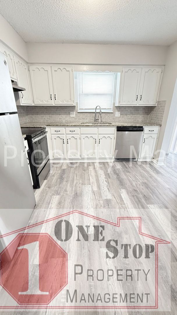 Photo - Beautiful 3 Bedroom 2 Bathroom Home in Blu...