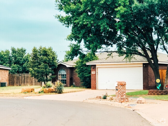 Building Photo - 6104 7th Dr Rental