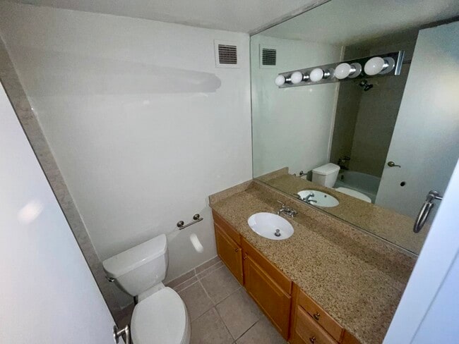 Photo - 233 E Erie St Unit 1902