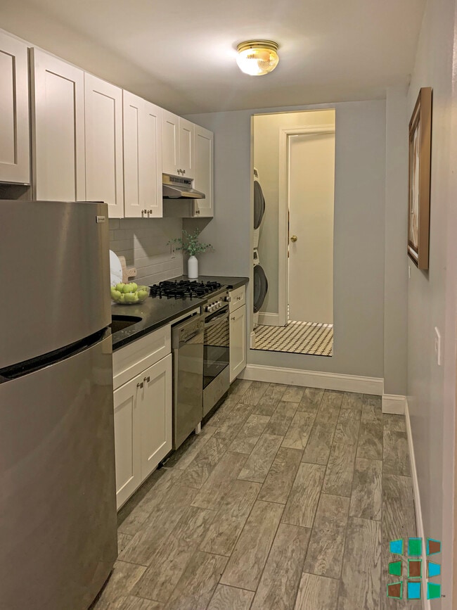 Kitchen - 131 Hall Street Unit Apt1