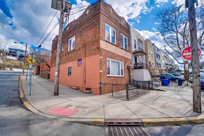 Photo - 678 LIBERTY Ave Unit 1