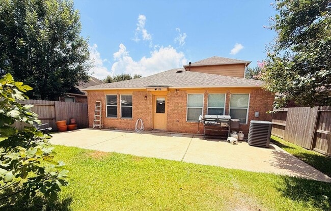 Building Photo - 5818 Kenwood