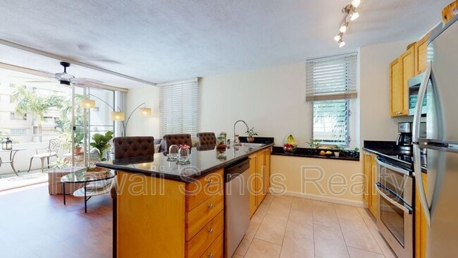 Building Photo - 430 Kaiolu St Unit #308