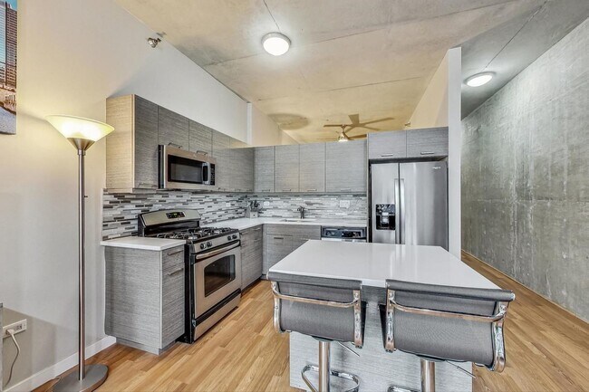 Photo - 235 W Van Buren St