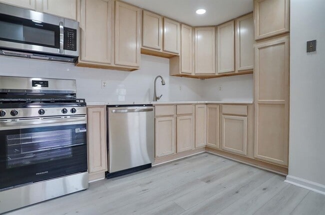 Photo - 217-219-219 Clinton St Unit 6