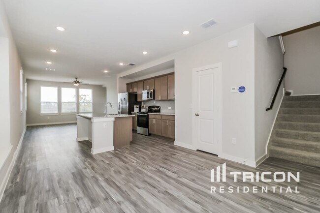 Photo - 1828 Fleabane Bnd