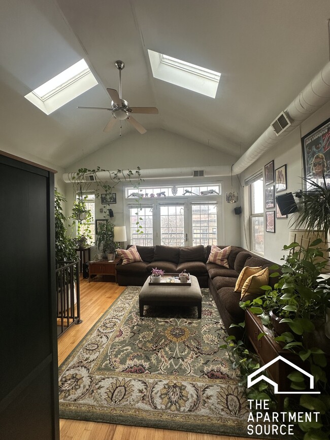 Photo - 1627 W Grand Ave Unit 3