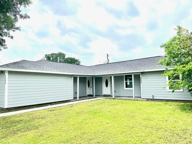 Building Photo - 1242 Chevy Chase Dr Rental