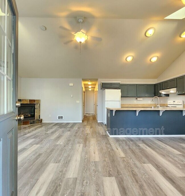 112 N Gifford Ave