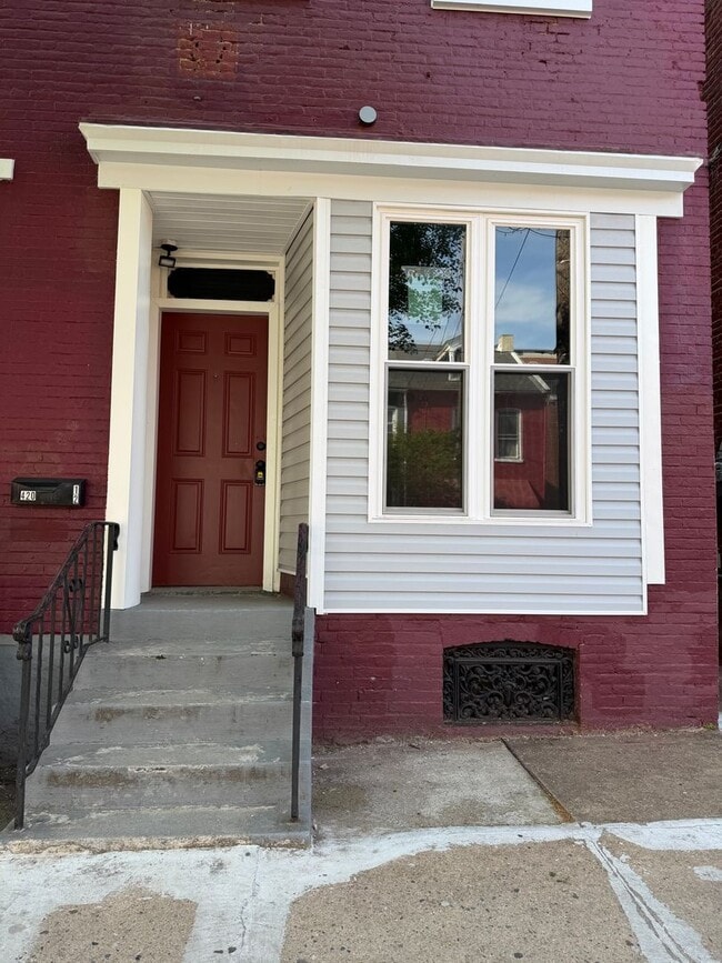 Building Photo - 420 W King St Unit 420 1/2