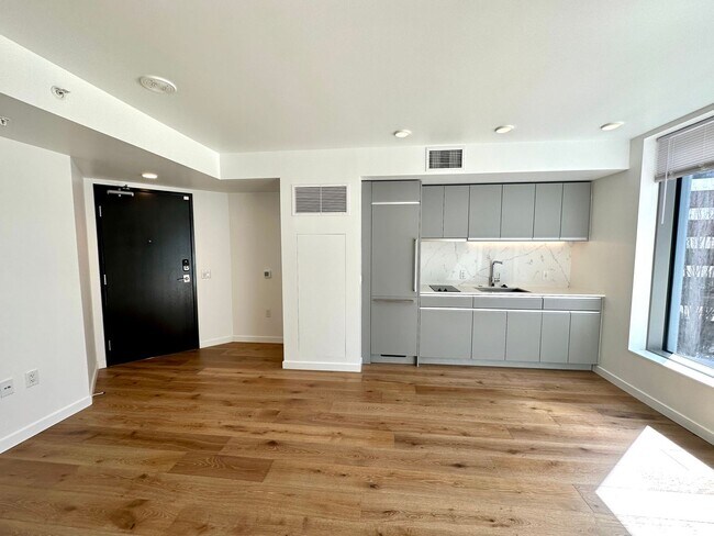 Photo - Cool Studio Condo in Iconic Nexus Building...